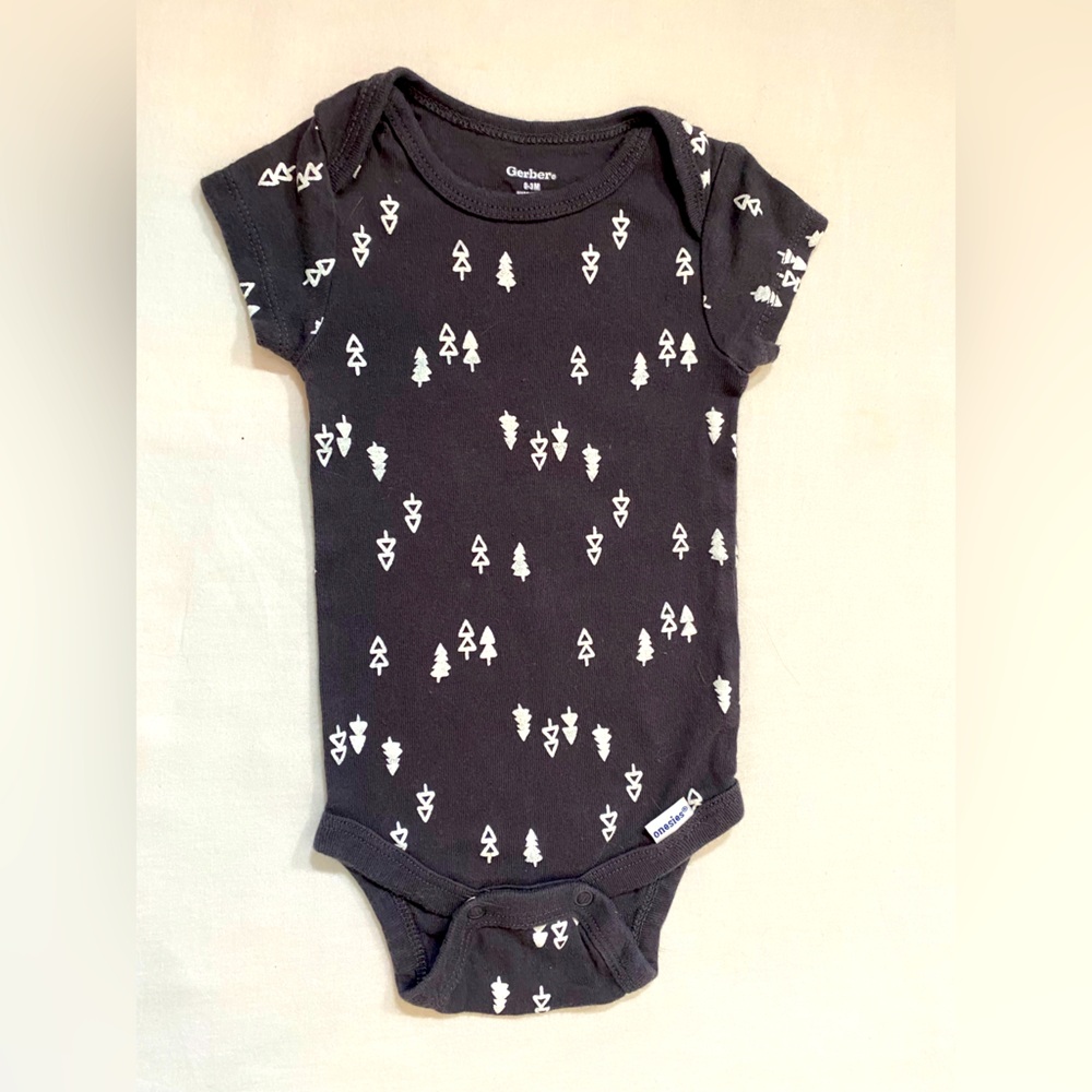 Gerber 0-3 month cotton short sleeve bodysuit. Black with white trees.